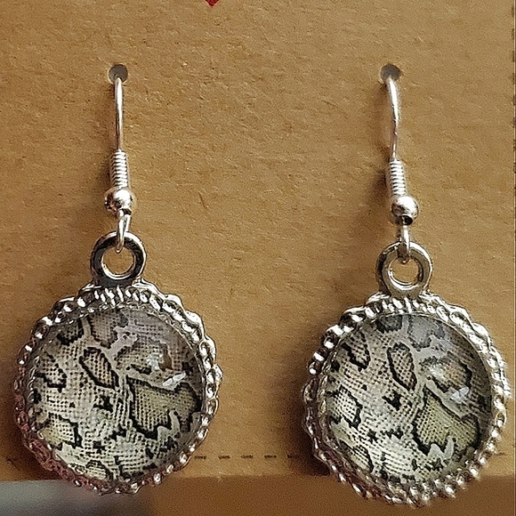 Handmade animal/reptile earrings. - Picture 4 of 5